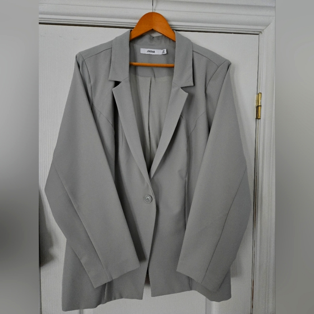 NWOT JUST FAB Light Grey Blazer, Plus Size 2X